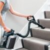 Cómo limpiar escaleras correctamente con una aspiradora